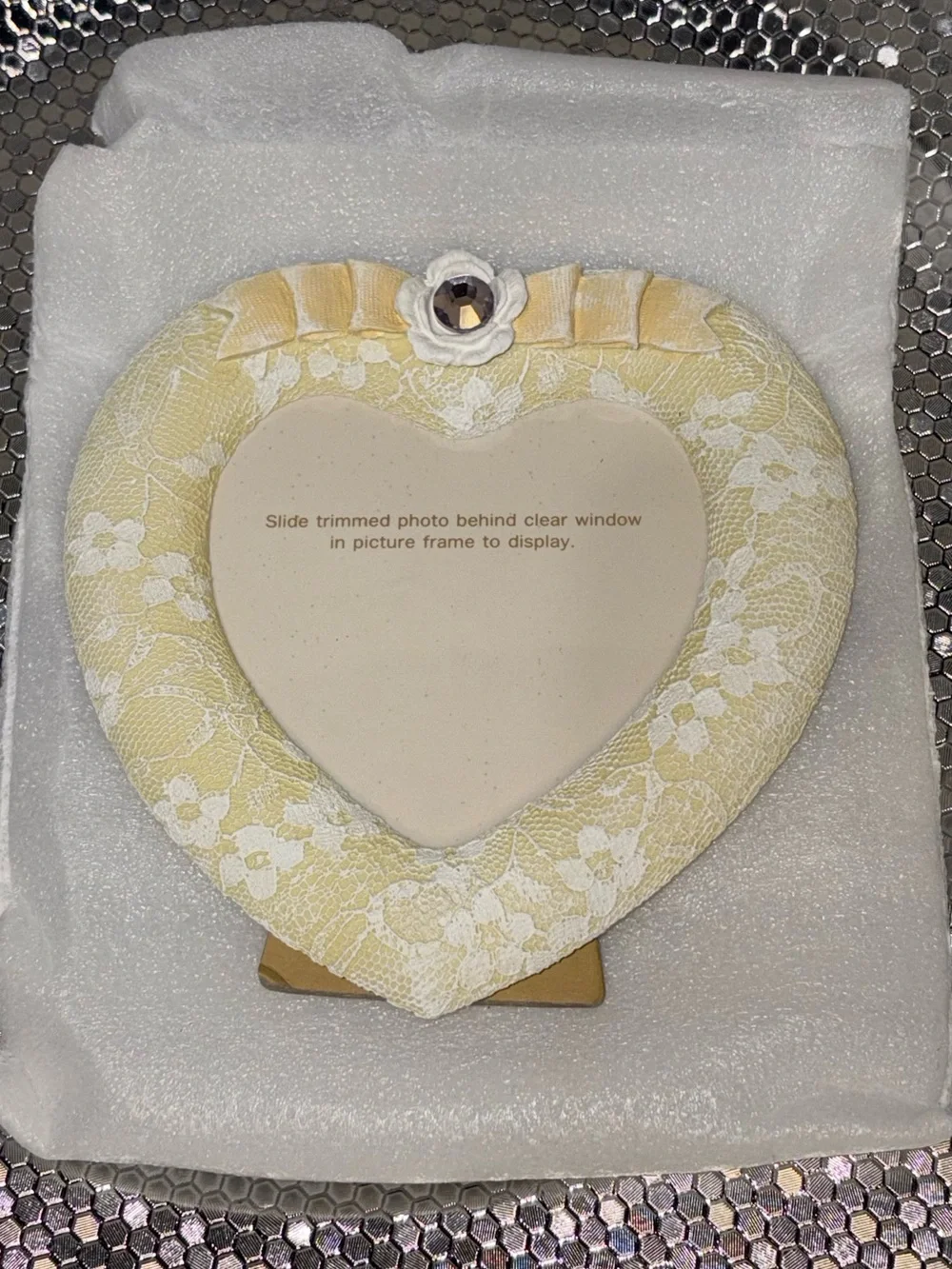Avon Heart Photo Frame in Pale Yellow with White Accents
